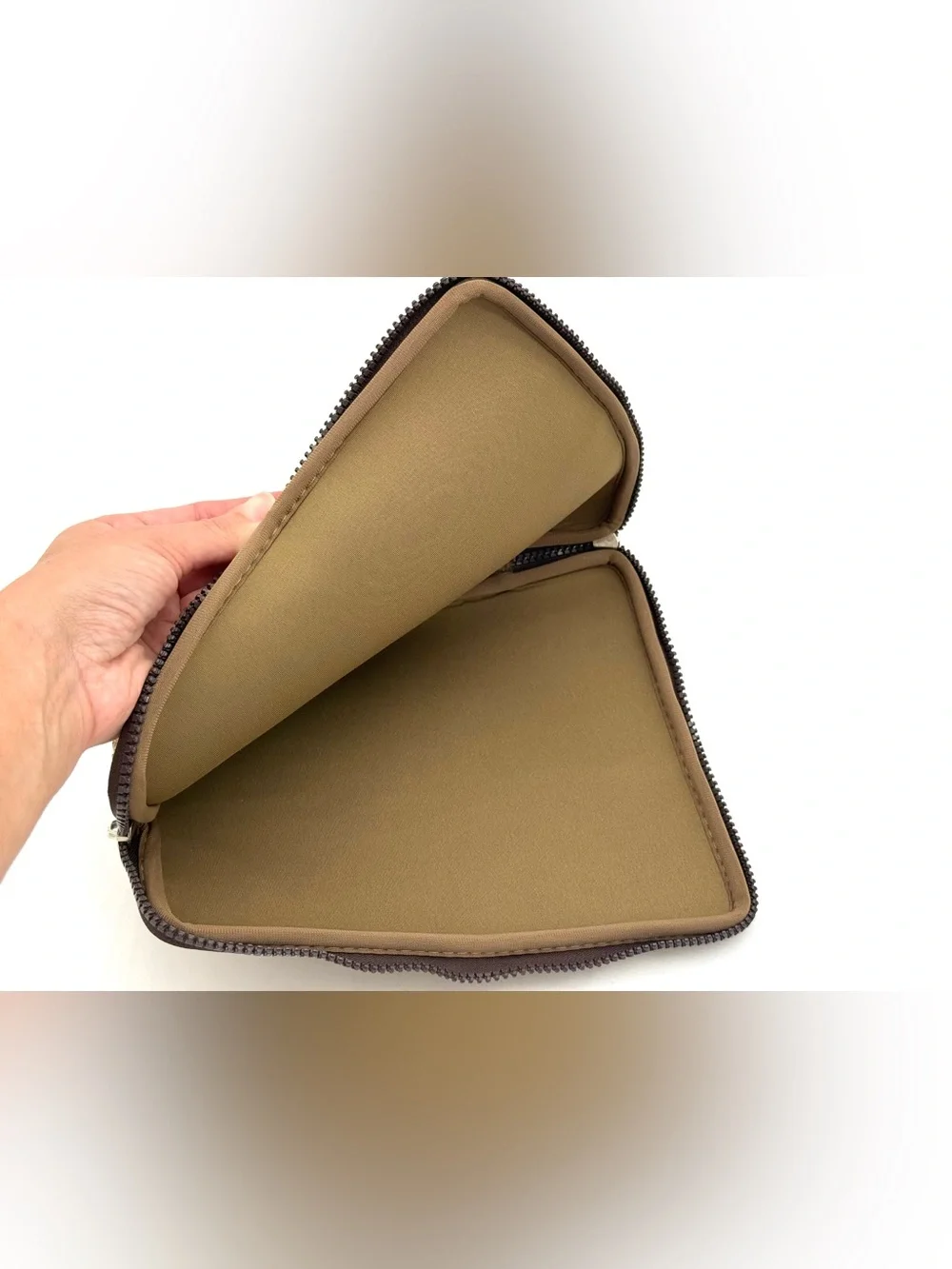 EUC Michael Roger Cork Apple iPad & Amazon Kindle Tablet Sleeve Case Pouch